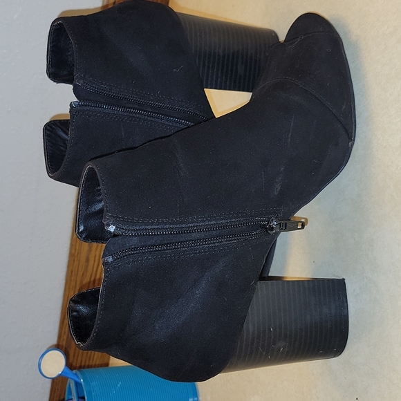 Black Ankle Booties with Open toe - Picture 4 of 6